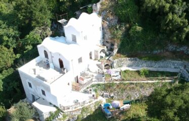 STORICA E CARATTERISTICA PROPRIETA’ VISTA MARE A POGEROLA