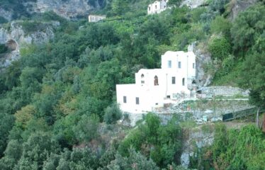 STORICA E CARATTERISTICA PROPRIETA’ VISTA MARE A POGEROLA