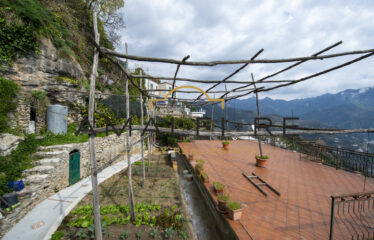 APARTMENT WITH VIEW, GARDEN AND TERRACE