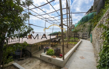 APARTMENT WITH VIEW, GARDEN AND TERRACE