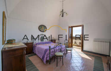 INDIPENDENT PROPERTY WITH GARDEN, TERRACE, AND PARKING SPACE IN CONCA DEI MARINI