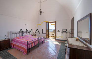 INDIPENDENT PROPERTY WITH GARDEN, TERRACE, AND PARKING SPACE IN CONCA DEI MARINI