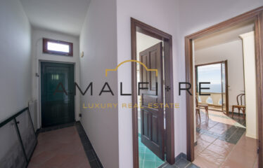 INDIPENDENT PROPERTY WITH GARDEN, TERRACE, AND PARKING SPACE IN CONCA DEI MARINI