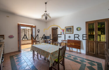 INDIPENDENT PROPERTY WITH GARDEN, TERRACE, AND PARKING SPACE IN CONCA DEI MARINI