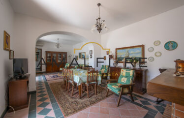 INDIPENDENT PROPERTY WITH GARDEN, TERRACE, AND PARKING SPACE IN CONCA DEI MARINI