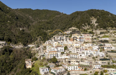 Enchantment in the streets of Albori: a corner of paradise in Vietri sul Mare