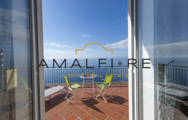 Bright Apartment in Conca dei Marini