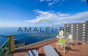 Bright Apartment in Conca dei Marini